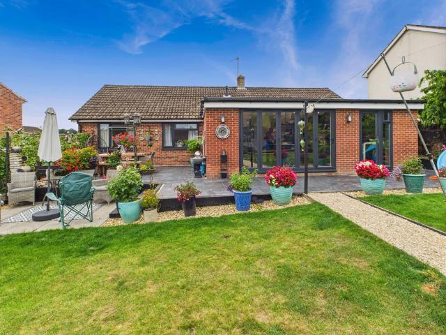 4 bedroom detached bungalow for sale