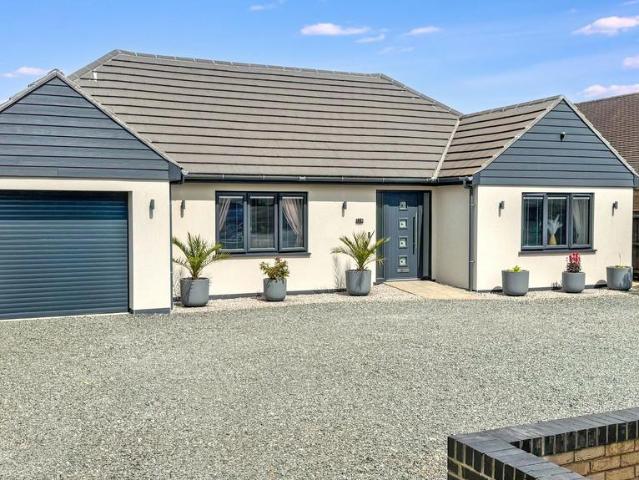 4 bedroom detached bungalow for sale