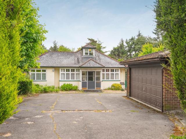 4 bedroom detached bungalow for sale