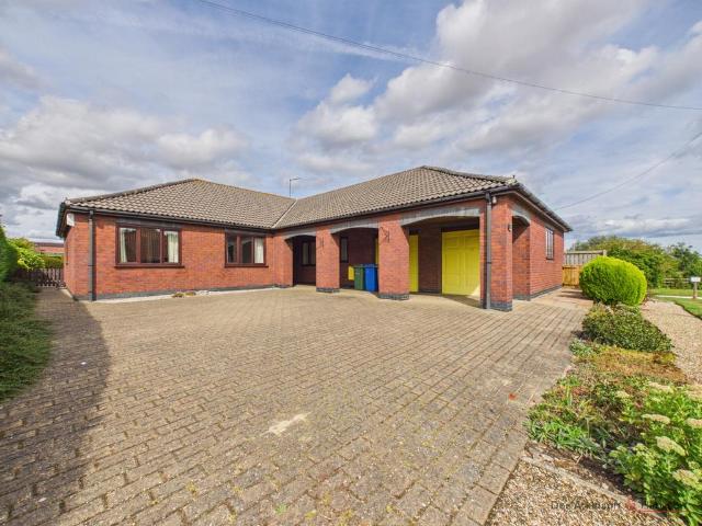 4 bedroom detached bungalow for sale