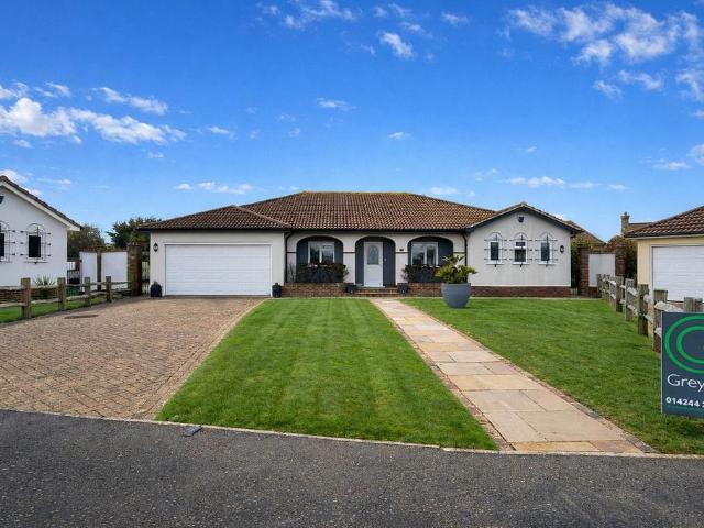 4 bedroom detached bungalow for sale