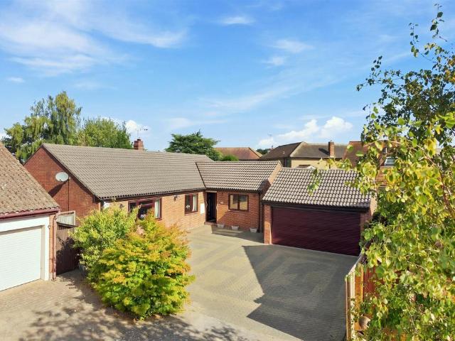 4 bedroom detached bungalow for sale