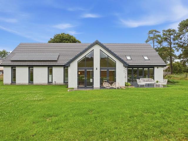 4 bedroom detached bungalow for sale