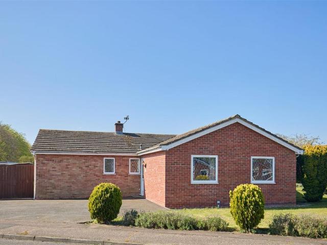 4 bedroom detached bungalow for sale