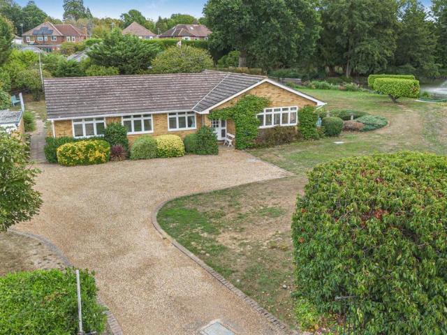 4 bedroom detached bungalow for sale