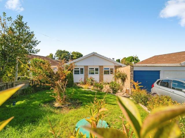 4 bedroom detached bungalow for sale