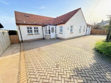4 bedroom detached bungalow for sale