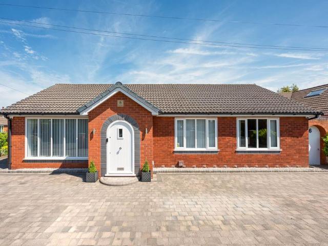 4 bedroom detached bungalow for sale