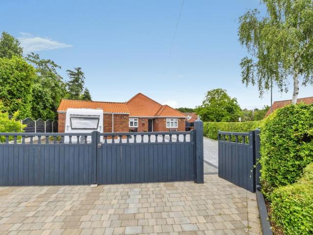 4 bedroom detached bungalow for sale
