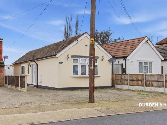 4 bedroom detached bungalow for sale