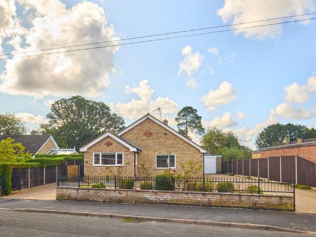 4 bedroom detached bungalow for sale