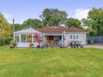 4 bedroom detached bungalow for sale