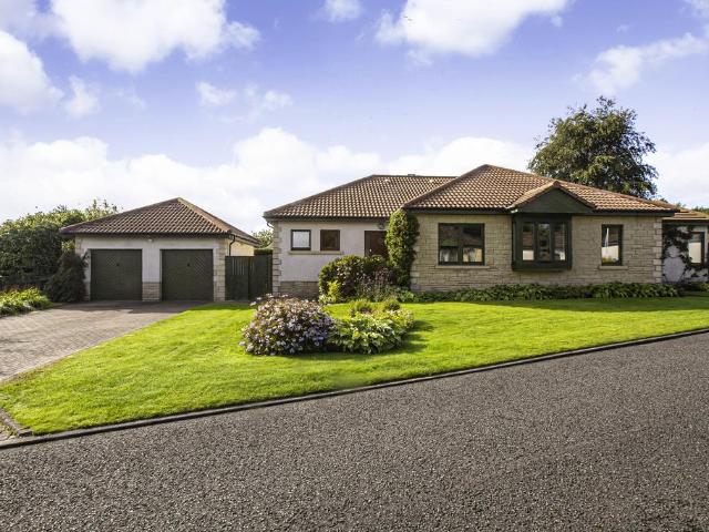 4 bedroom detached bungalow for sale