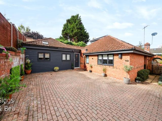 4 bedroom detached bungalow for sale
