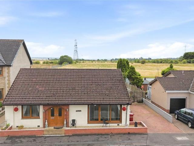 4 bedroom detached bungalow for sale