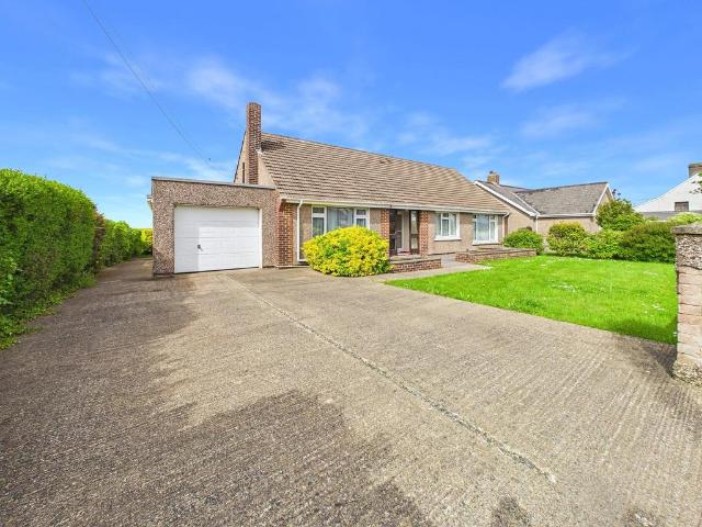 4 bedroom detached bungalow for sale
