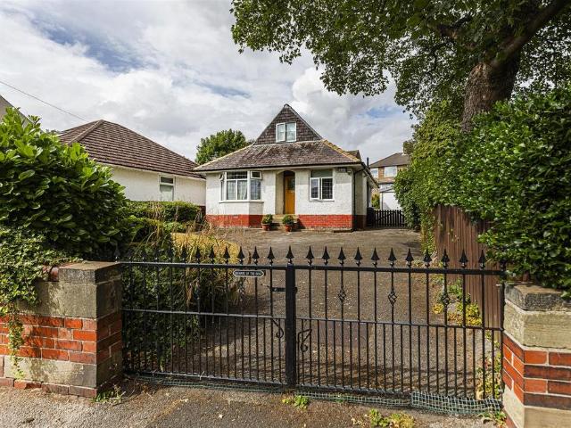 4 bedroom detached bungalow for sale