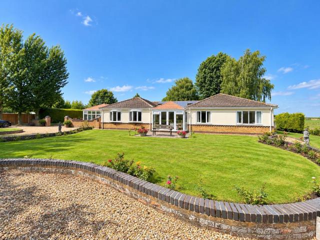 4 bedroom detached bungalow for sale