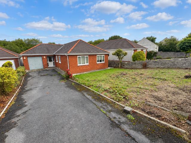 4 bedroom detached bungalow for sale