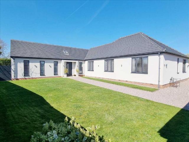 4 bedroom detached bungalow for sale
