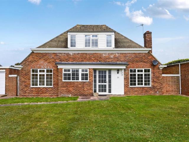 4 bedroom detached bungalow for sale
