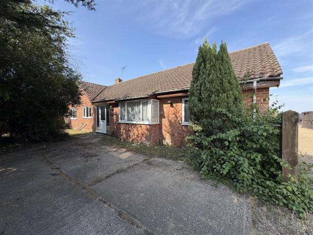4 bedroom detached bungalow for sale