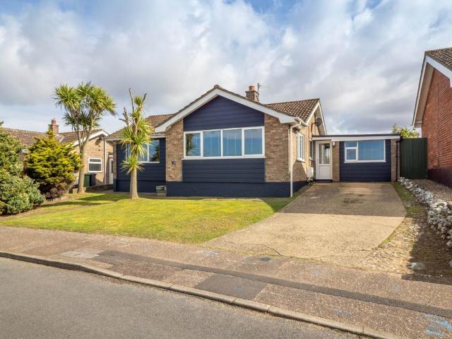 4 bedroom detached bungalow for sale