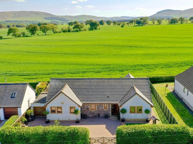 4 bedroom detached bungalow for sale