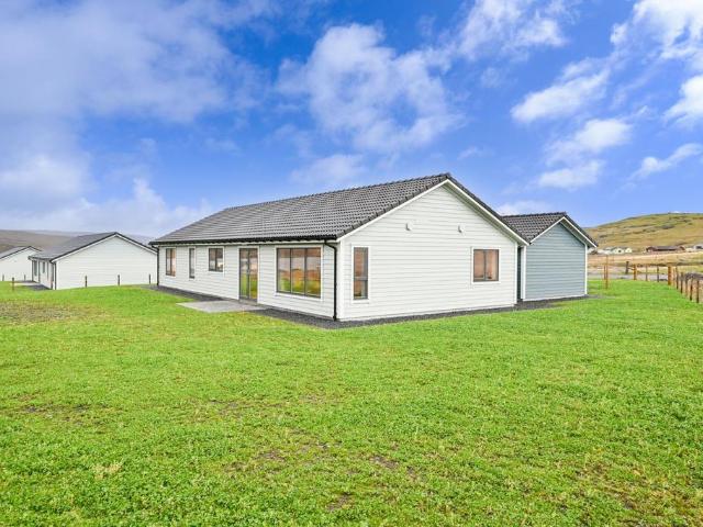 4 bedroom detached bungalow for sale