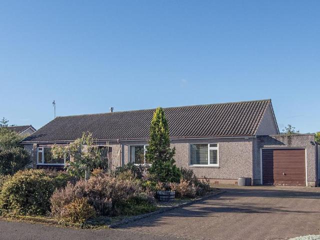 4 bedroom detached bungalow for sale