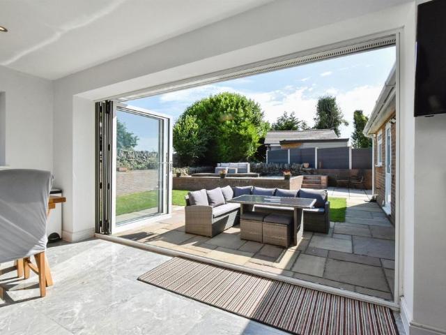 4 bedroom detached bungalow for sale