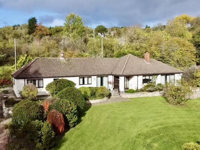 4 bedroom detached bungalow for sale