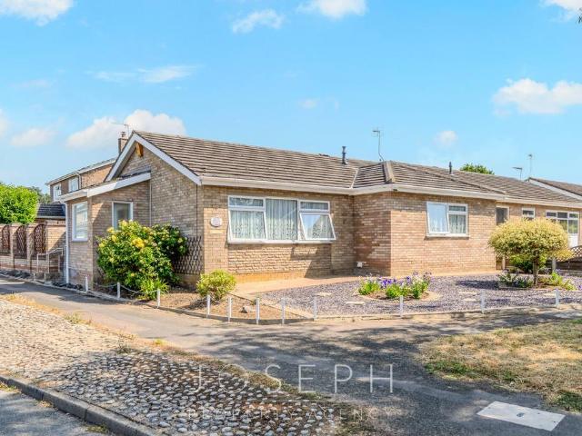 4 bedroom detached bungalow for sale