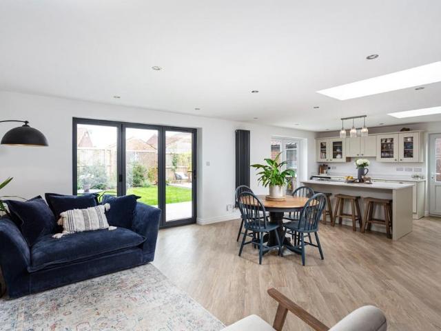 4 bedroom detached bungalow for sale