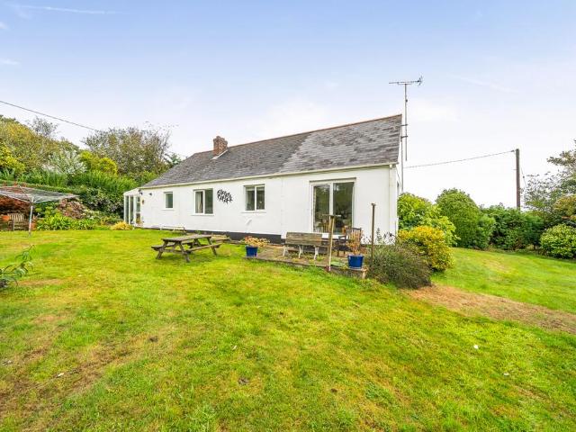 4 bedroom detached bungalow for sale