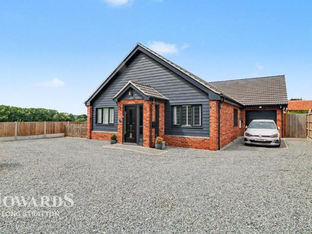 4 bedroom detached bungalow for sale