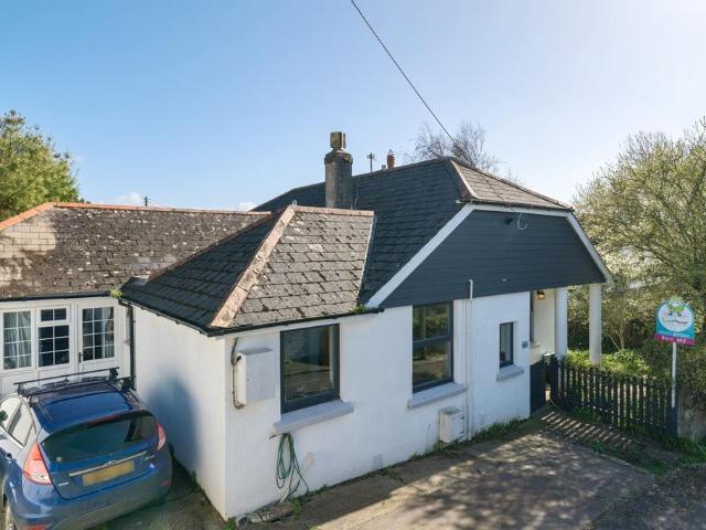 4 bedroom detached bungalow for sale