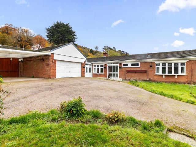 4 bedroom detached bungalow for sale