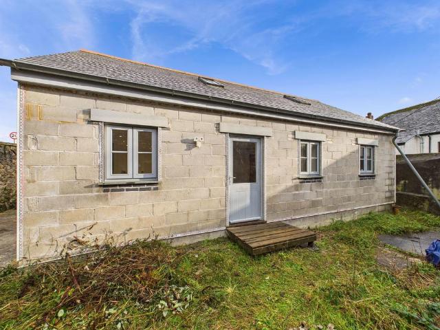 4 bedroom detached bungalow for sale