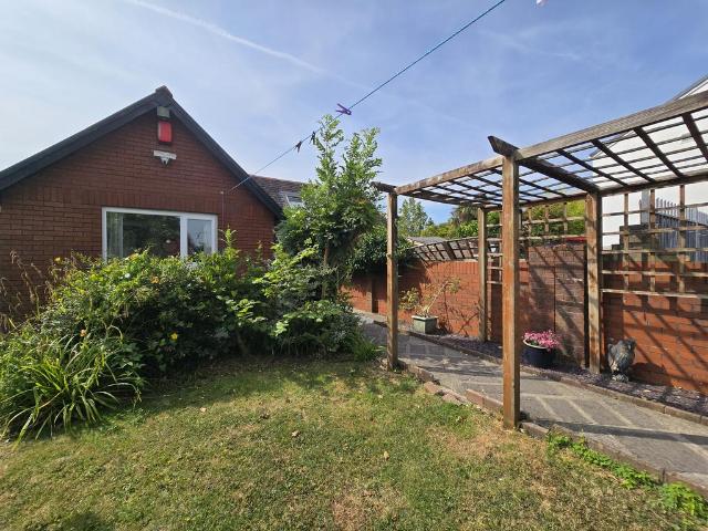 4 bedroom detached bungalow for sale