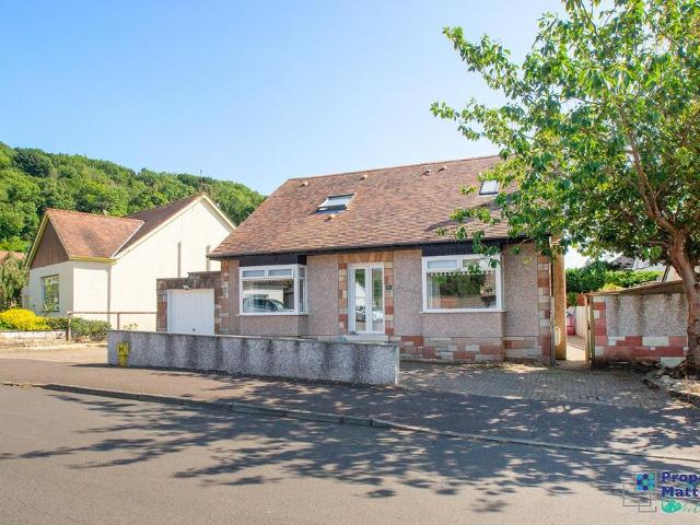 4 bedroom detached bungalow for sale