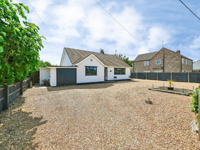4 bedroom detached bungalow for sale