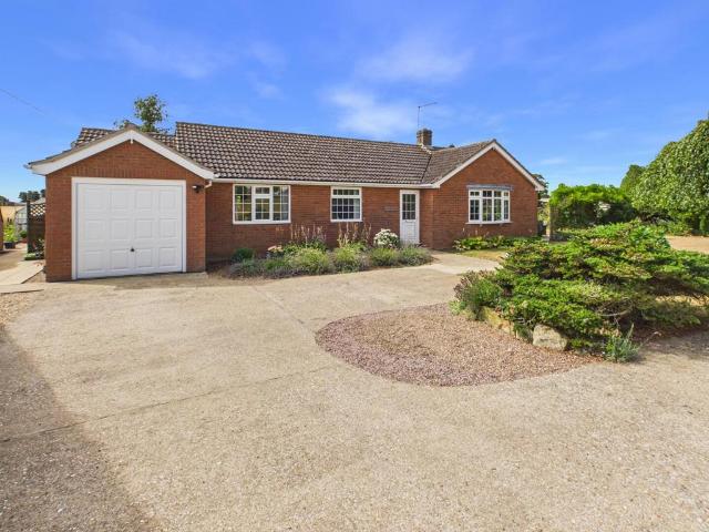 4 bedroom detached bungalow for sale