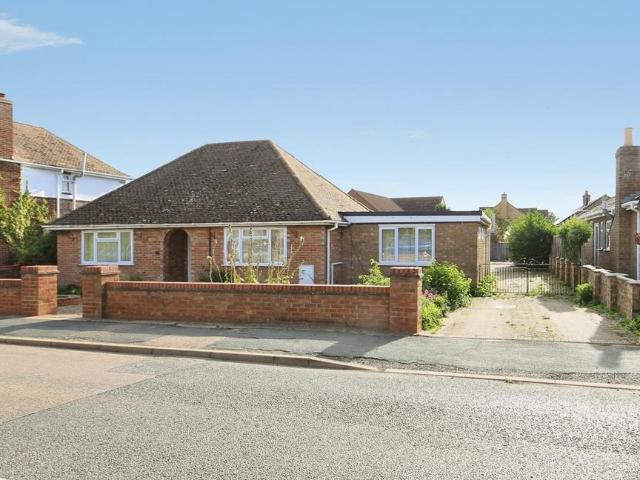 4 bedroom detached bungalow for sale