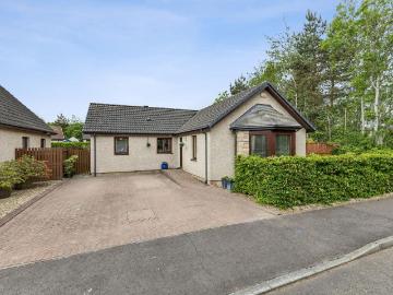4 bedroom detached bungalow for sale