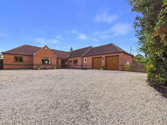 4 bedroom detached bungalow for sale