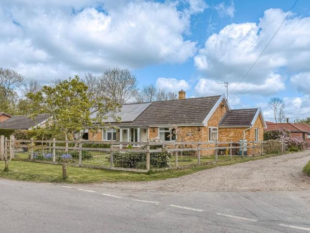4 bedroom detached bungalow for sale