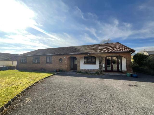 4 bedroom detached bungalow for sale