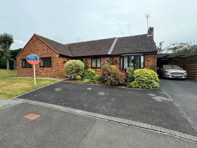 4 bedroom detached bungalow for sale