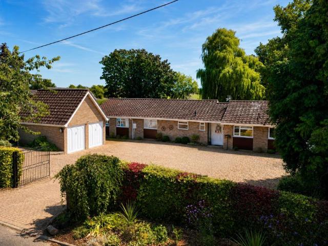 4 bedroom detached bungalow for sale